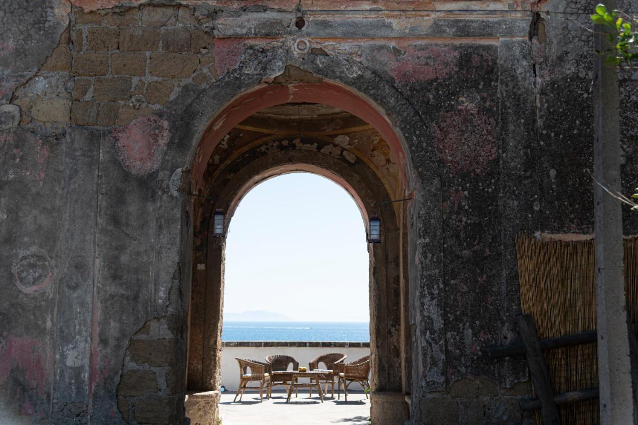 Controvento in Villa Eldorado Procida Esterno foto